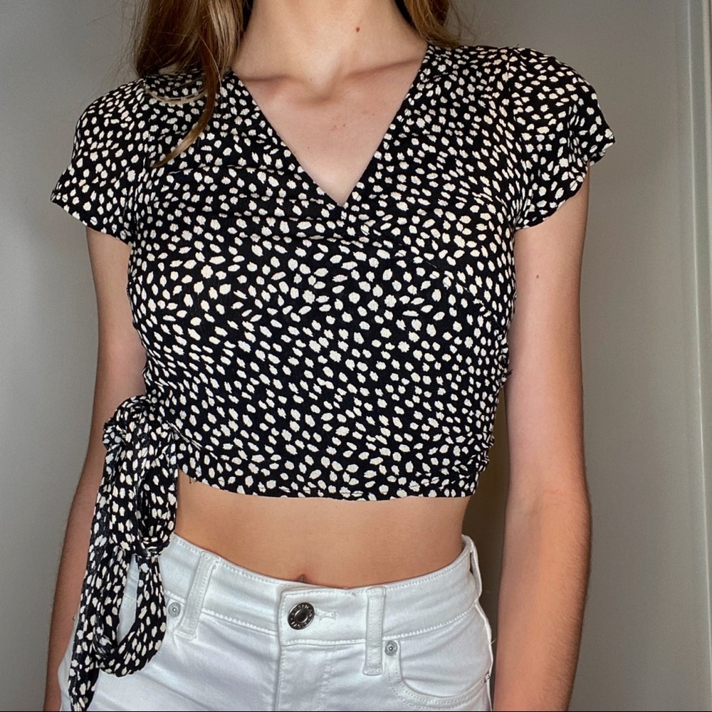 🔥2/$20🔥 Garage Polka-Dot Cropped Wrap Top